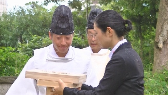 松下エミさん、ミスマル奉納 松下エミさん、ミスマル奉納