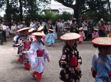 aroundl,阿礼さま音頭踊る子供たち